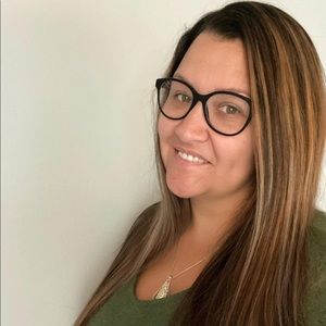 Meet your Posher ❤️🥑Deena🥑❤️